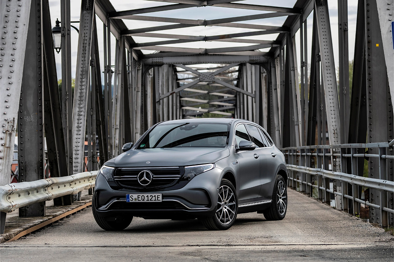 mercedes-benz-eqc2